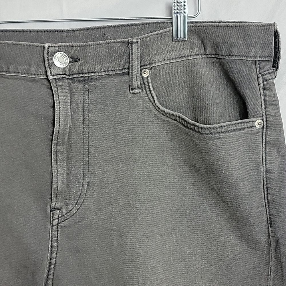 H&M.. denim slim fit shorts.. - Picture 5 of 12